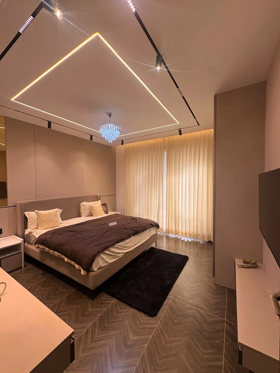 Myhna Vistara sample flat bedroom with study nook